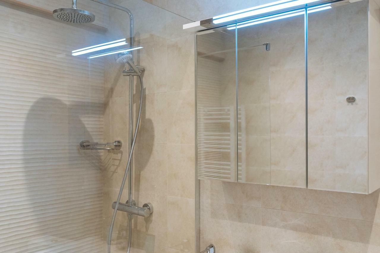 Luxury Flat 8 Near Metro Apartament *